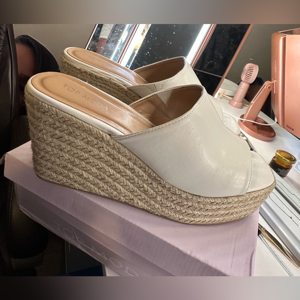 White wedges